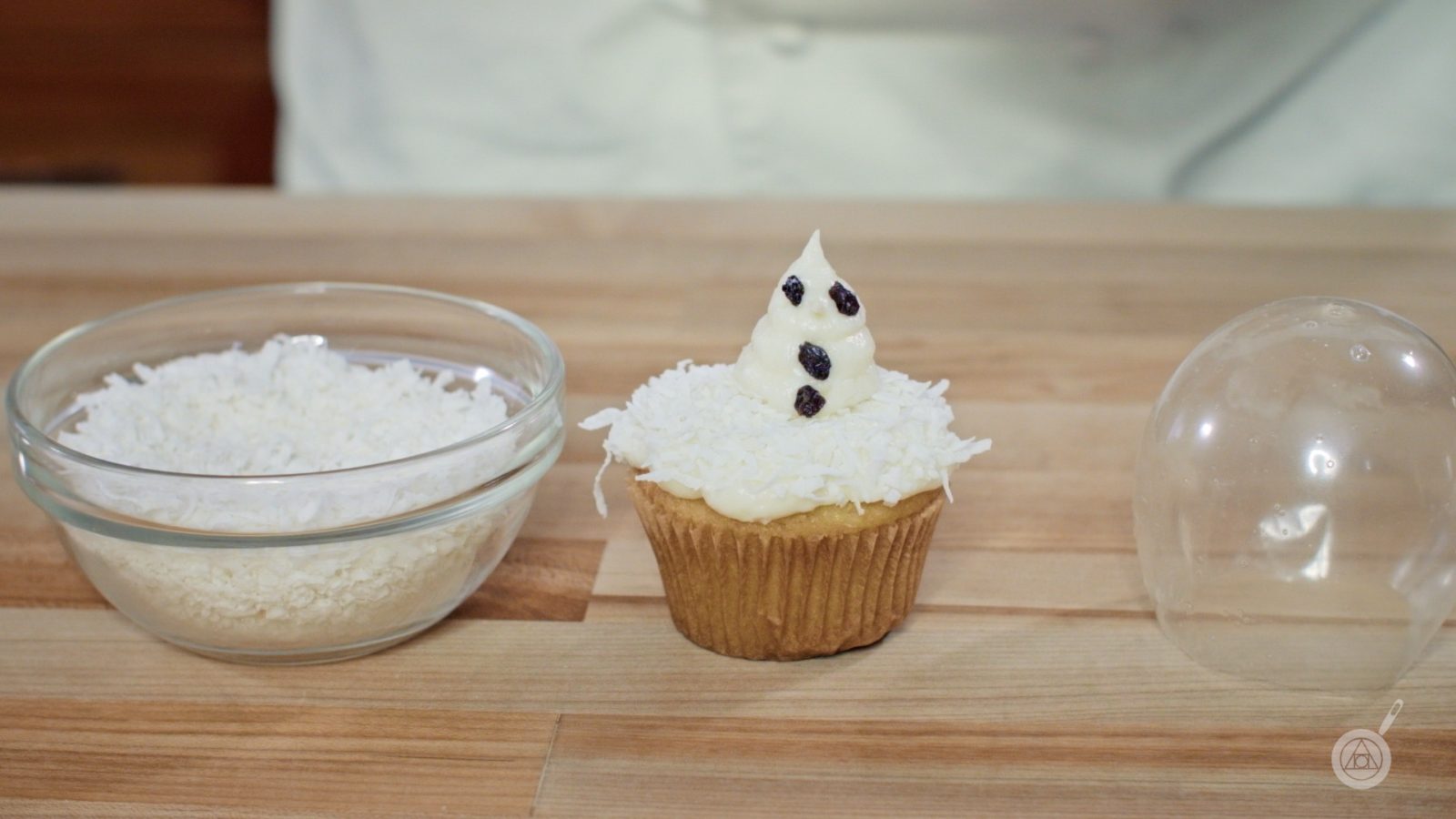 Bubble and Sweet: Break the internet New Year Cupcakes with edible gold leaf